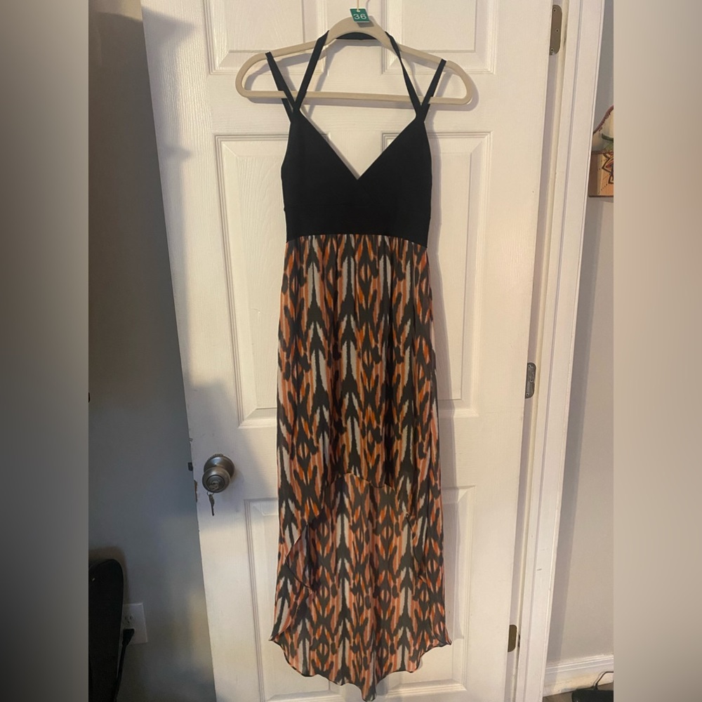 36) NWOT Black and peach Guess dress